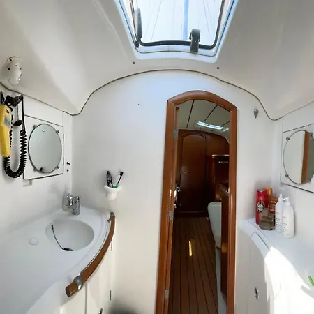 Exquisite 41ft Beneteau Oceanis Yacht 3 Cozy Lounge 2 Bathrooms And Your Dream Sailing Experience Awaits * 페티예