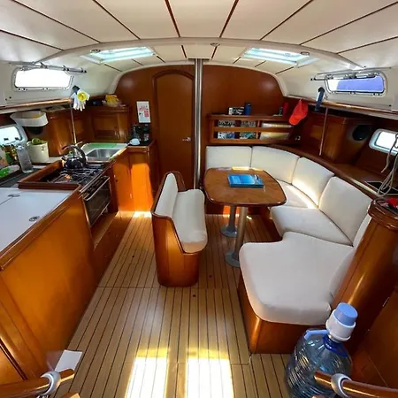 Exquisite 41ft Beneteau Oceanis Yacht 3 Cozy Lounge 2 Bathrooms And Your Dream Sailing Experience Awaits 페티예