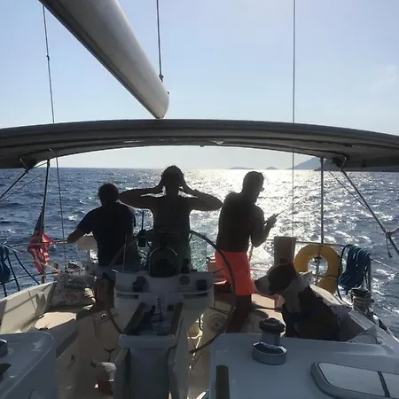 Πλωτό κατάλυμα Exquisite 41ft Beneteau Oceanis Yacht 3 Cozy Lounge 2 Bathrooms And Your Dream Sailing Experience Awaits Φετιγιέ