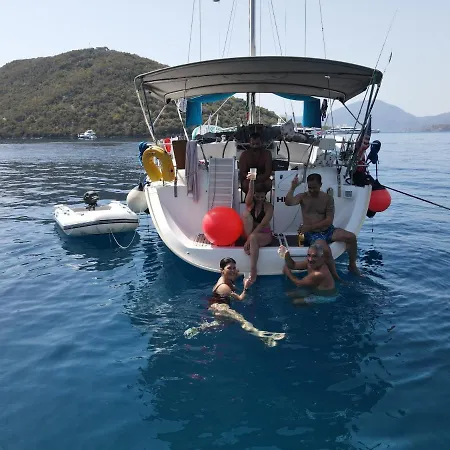 Exquisite 41ft Beneteau Oceanis Yacht 3 Cozy Lounge 2 Bathrooms And Your Dream Sailing Experience Awaits Πλωτό κατάλυμα Φετιγιέ