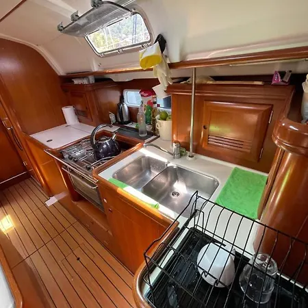 Exquisite 41ft Beneteau Oceanis Yacht 3 Cozy Lounge 2 Bathrooms And Your Dream Sailing Experience Awaits Botel *